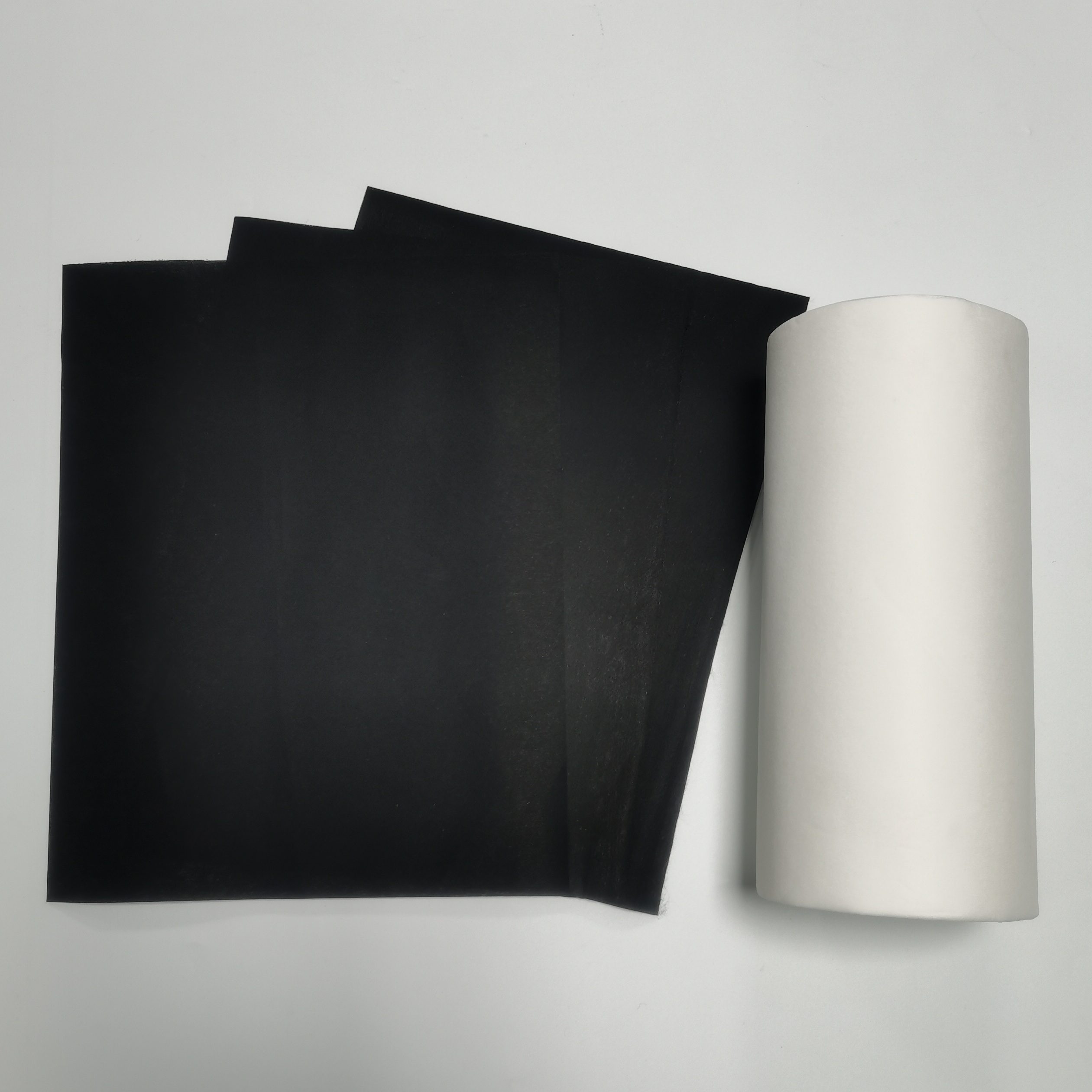 Semi-conductive Nonwoven